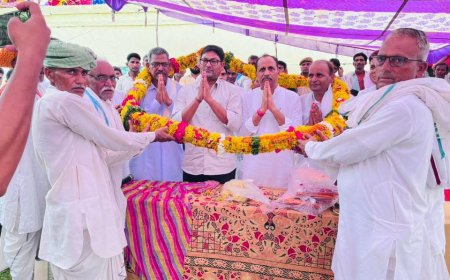 सरमथुरा खरौली गांव में कन्हैया लोकगीतों से गूंजी आदिवासी संस्कृति, विकास कार्यों की भी हुई घोषणाएँ