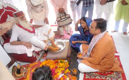 मुख्यमंत्री का डीग-भरतपुर दौरा मुख्यमंत्री भजनलाल शर्मा ने गुरू पूर्णिमा के अवसर पर संत-महात्माओं का किया सम्मान-सत्कार