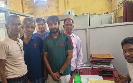 सड़क पर बहते नालियों के पानी, की समस्याओं को लेकर मिला प्रतिनिधि मंडल