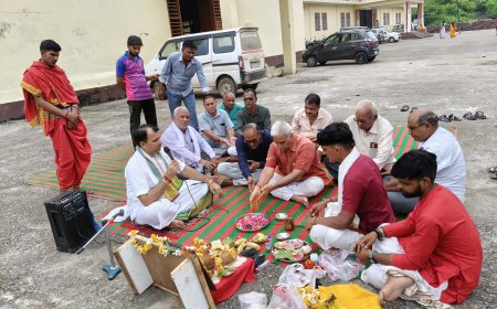 श्री तिलस्वां शिवमहापुराण कथा महोत्सव के महाध्वज की स्थापना