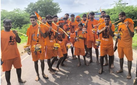 नारायाणी माता धाम से गंगा जल भरकर कांवड़ यात्रा हुई रवाना, शिव भक्त कल करेंगे  शिव जलाभिषेक