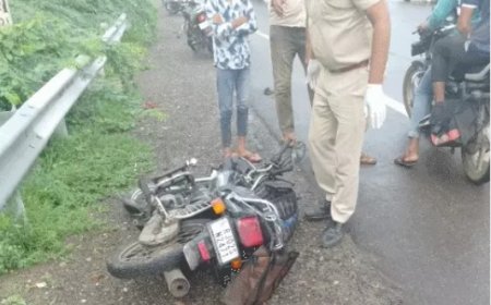 रामगढ़ में अज्ञात वाहन ने बाइक को मारी टक्कर,  युवक की मौत