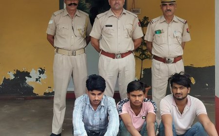 साइबर ठगी करते तीन बदमाश जंगल से गिरफ्तार: 3 मोबाइल और 5 फर्जी सिम जब्त