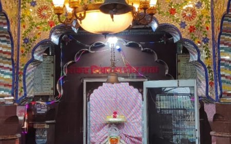 महिलाओं ने अखंड सुहाग व सुख समृद्धि की कामना की:  सकट चौथ माता मंदिर में पूजन को उमड़ी महिला श्रद्धालुओं की भीड़