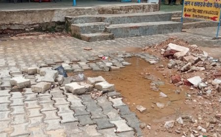 जलदाय विभाग ने टाइल्स उखाड़ गड्ढे खोदे, मरम्मत कराए बिना छोड़ दिए