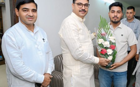 क्षेत्र की समस्याओं को लेकर नेता प्रतिपक्ष से मिले एनएसयूआई के प्रदेश संयुक्त सचिव