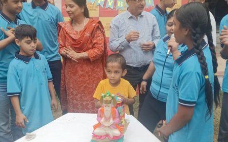 डॉ लाल थदानी और डॉ अमित यादव ने वृद्धजन और विमंदित बच्चों के साथ बांटी खुशियां