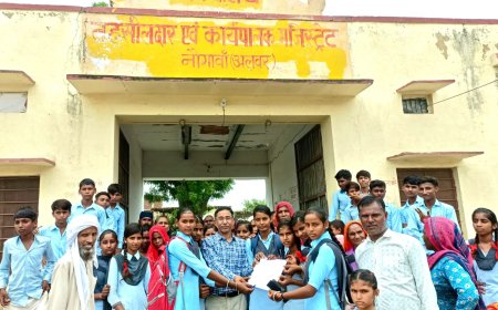 कीचड़ और डंफर से परेशान बच्चे पहुँचे तहसीलदार के पास: समस्या से कराया अवगत