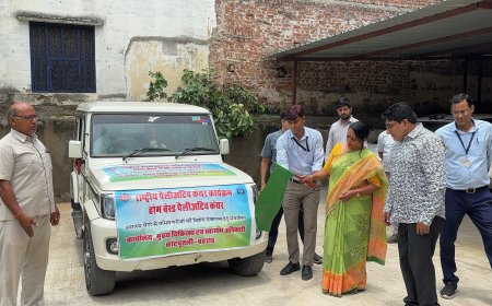 होम बेस्ड पैलिएटिव केयर वाहिनी को जिला कलेक्टर ने हरी झंडी दिखाकर किया रवाना