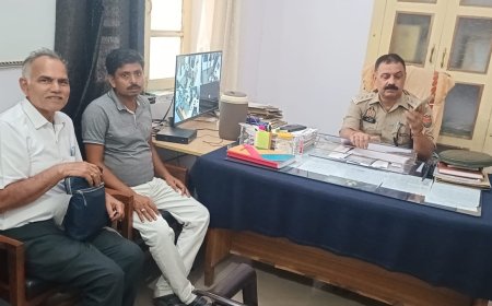 जनता दर्शन में सीओ ने सुनी समस्याएं: दातागंज सीओ ने कई शिकायतों पर दिए त्वरित कार्रवाई के निर्देश