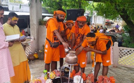 शिव मंदिरों पर किया भगवान शिव का कांवड़ चढ़ा कर जलाभिषेक