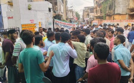 कार चालक ने लापरवाही से कार चला कर दो बाईकों और काउंटर किया क्षतिग्रस्त