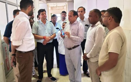 हाथोडी दुखान्तिका:  जिला कलक्टर ने आरबीएम अस्पताल में घायलों से मिलकर पूँछी कुशलक्षेम बेहतर चिकित्सा सुविधा उपलब्ध कराने के दिये निर्देश