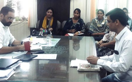 महिला अधिकारिता विभाग की योजनाओं की समीक्षा बैठक