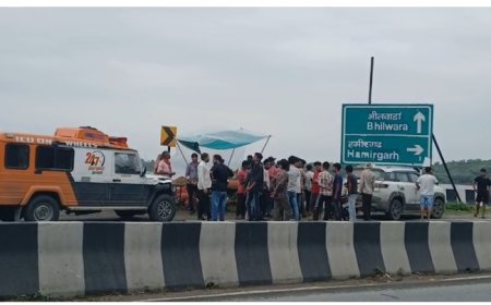 गाय को बचाने के प्रयास से चलती कार को एम्बुलेंस ने  मारी टक्कर