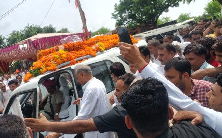 पूर्व मुख्यमंत्री अशोक गहलोत का झडाया बालाजी मंदिर के पास हुआ जोरदार स्वागत