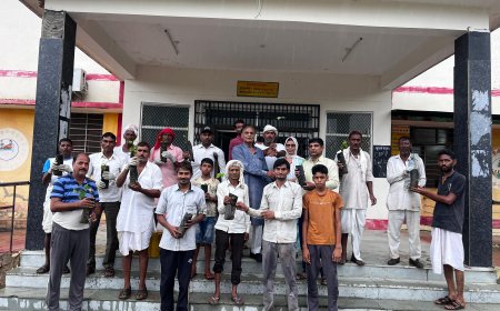 ग्रामीणों ने की स्वास्थ्य केंद्र की सफाई , समय पर नहीं हो पा रही स्वास्थ्य केंद्र पृथ्वीपुरा की देखभाल और साफ़ सफाई