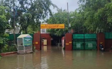 बारिश ने भरतपुर प्रशासन की तैयारियों की खोली पोल ,सीएम जनसुनवाई केंद्र तक में घुटनों तक भरा पानी,आमजन भगवान भरोसे