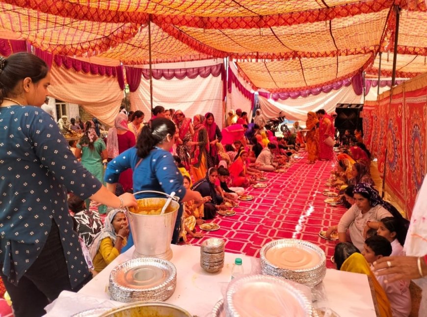 धार्मिक आयोजन:139 प्रकार के व्यंजनों का लगाया भोग, भंडारे में हजारों लोगों ने पाया प्रसाद