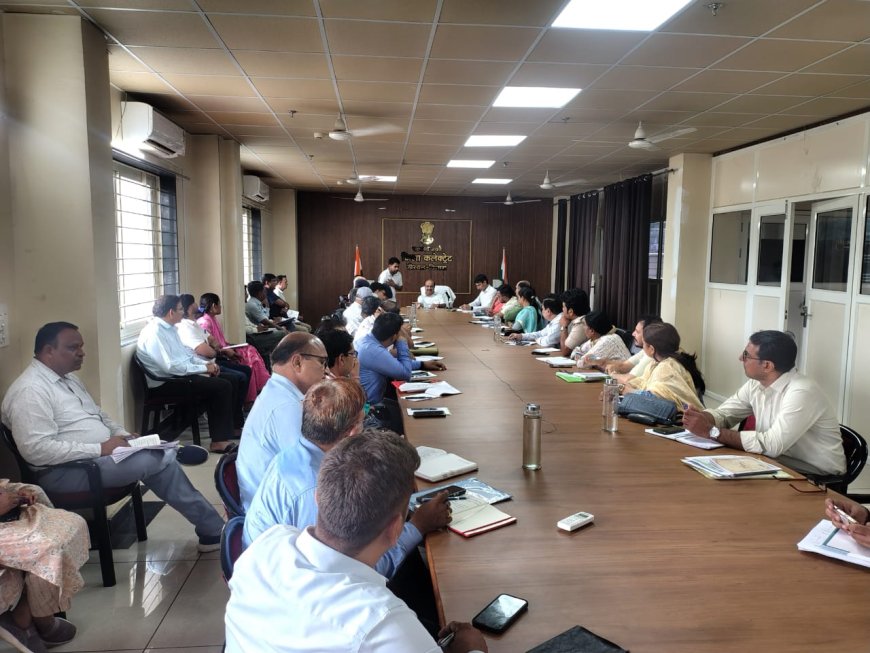 मुख्यमंत्री यात्रा को लेकर जिला कलेक्टर ने किया स्थल का निरीक्षण, जिला कलेक्टर ने की समीक्षा बैठक