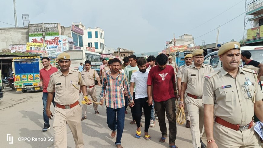 अपराधी के जेल से छूटने पर मनाया जश्न, वायरल वीडियो पर पुलिस ने पच्चीस युवकों को किया गिरफ्तार,  निकाला जुलूस