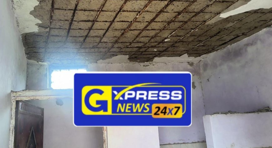 गोविंदगढ़ - महात्मा गांधी राजकीय विद्यालय परिसर में बने शौचालय की छत का प्लास्टर गिरा नीचे, परिसर में आंगनबाड़ी केंद्र भी है संचालित