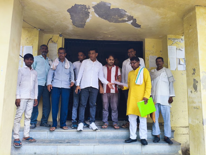 भुसावर रोड पर नगर पालिका के चुंगी भवन को भूमाफियाओ द्वारा तोड़ने का मामला, उपखंडाधिकारी को ज्ञापन देकर कानूनी कारवाई करने की मांग