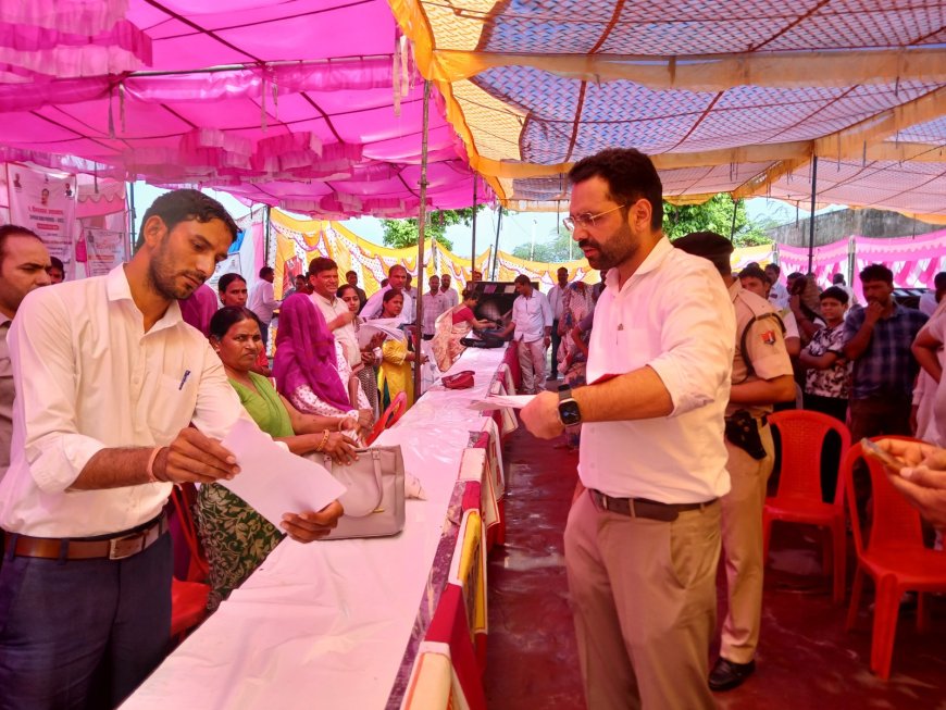 फार्मर आईडी की जिला कलक्टर को बताई पीडा, मौके पर हुआ पंजीकरण