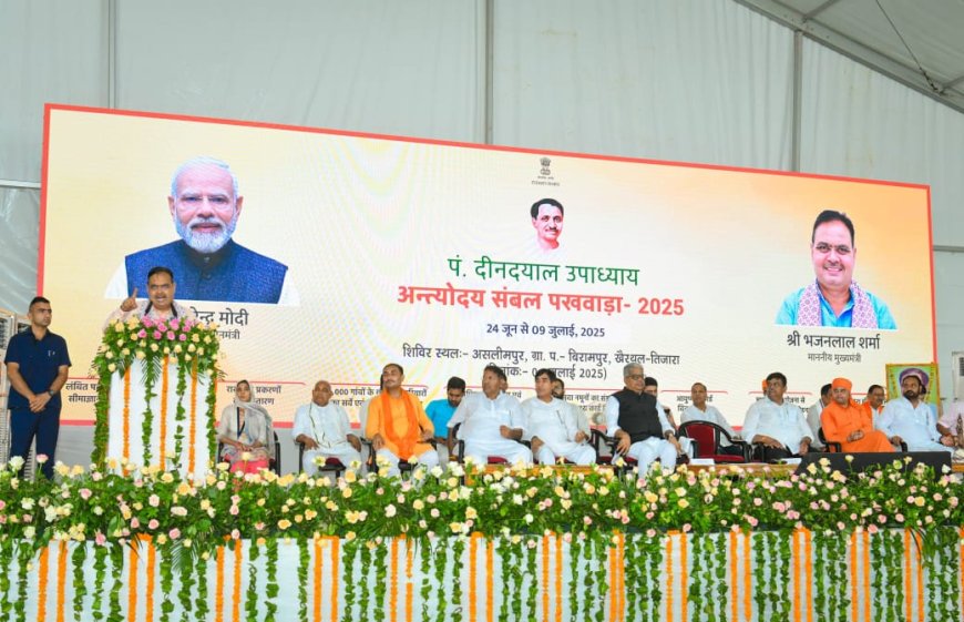 मुख्यमंत्री ने पं. दीनदयाल उपाध्याय अन्त्योदय संबल पखवाड़ा के अंतर्गत शिविर का किया अवलोकन