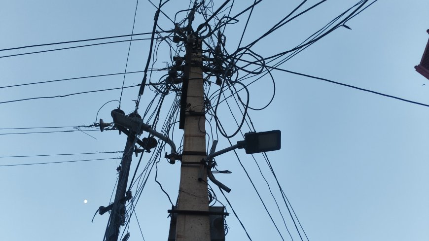 स्ट्रीट लाइट नहीं जलने से सूरज ढलते ही अंधेरे में कस्बे वासी