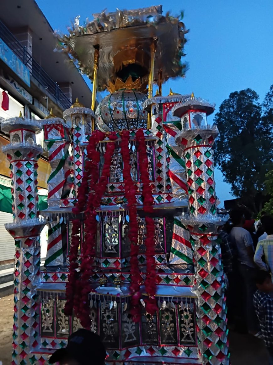 महुआ में ताजियों को मातमी धुनों के साथ जुलूस निकालकर कर्बला में किया  दफन