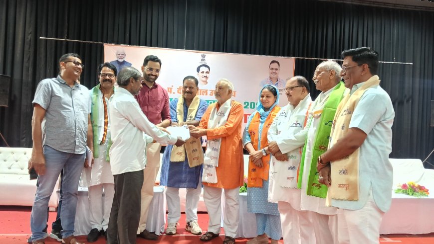 मुख्यमंत्री की पहल पर कच्चा परकोटा के 300 परिवारों का 25 वर्षाें के संघर्ष का सुखद अंत