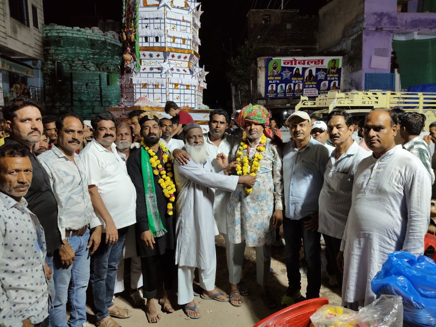 मदरसा अंजुमन इस्लामियां द्वारा ताजिया कमेटी के जिम्मेदार पदाधिकारियों का माला पहनाकर साफा बांधकर किया स्वागत