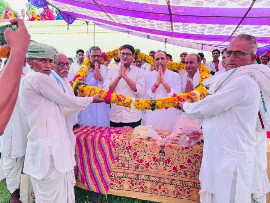 सरमथुरा खरौली गांव में कन्हैया लोकगीतों से गूंजी आदिवासी संस्कृति, विकास कार्यों की भी हुई घोषणाएँ