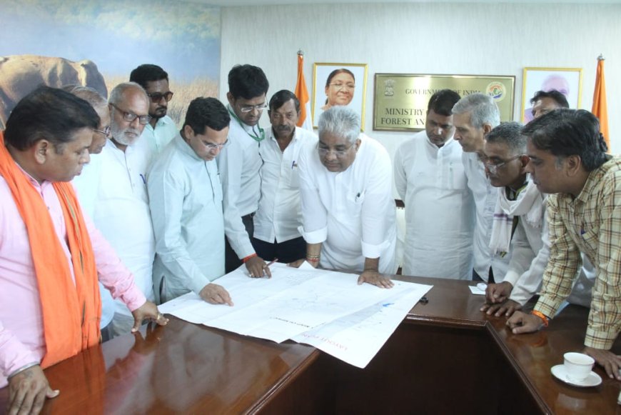 जनहित के मुद्दों को लेकर प्रतिनिधि मंडल केंद्रीय मंत्री भूपेंद्र यादव से मिला