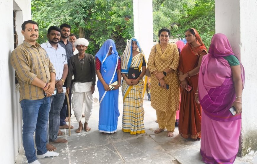 आंगनबाड़ी केंद्र का हुआ उद्घाटन, बच्चों को मिलेगी अच्छी शिक्षा, पूजा अर्चना कर मिठाई का किया वितरण