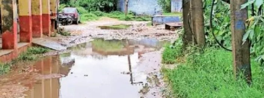 खैरथल में मुख्य रास्तों पर जलभराव से ग्रामीण परेशान, प्रशासन नहीं दे रहा ध्यान