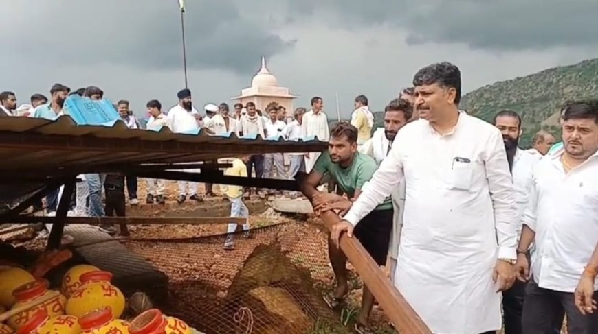 हनुमान व देवनारायण मंदिर तोड़े जाने से ग्रामीणों में आक्रोश, नेता प्रतिपक्ष टीकाराम जूली बोले- विधानसभा में उठेगा मुद्दा