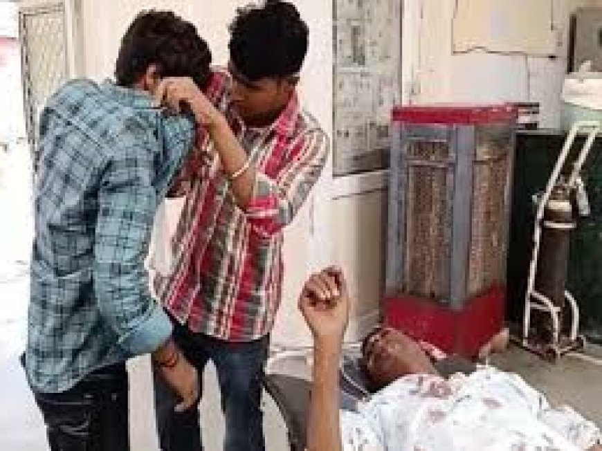 कुत्ते को बचाने के चक्कर में पलटी पिकअप, 40 घायल: 15 से ज्यादा अस्पताल में भर्ती