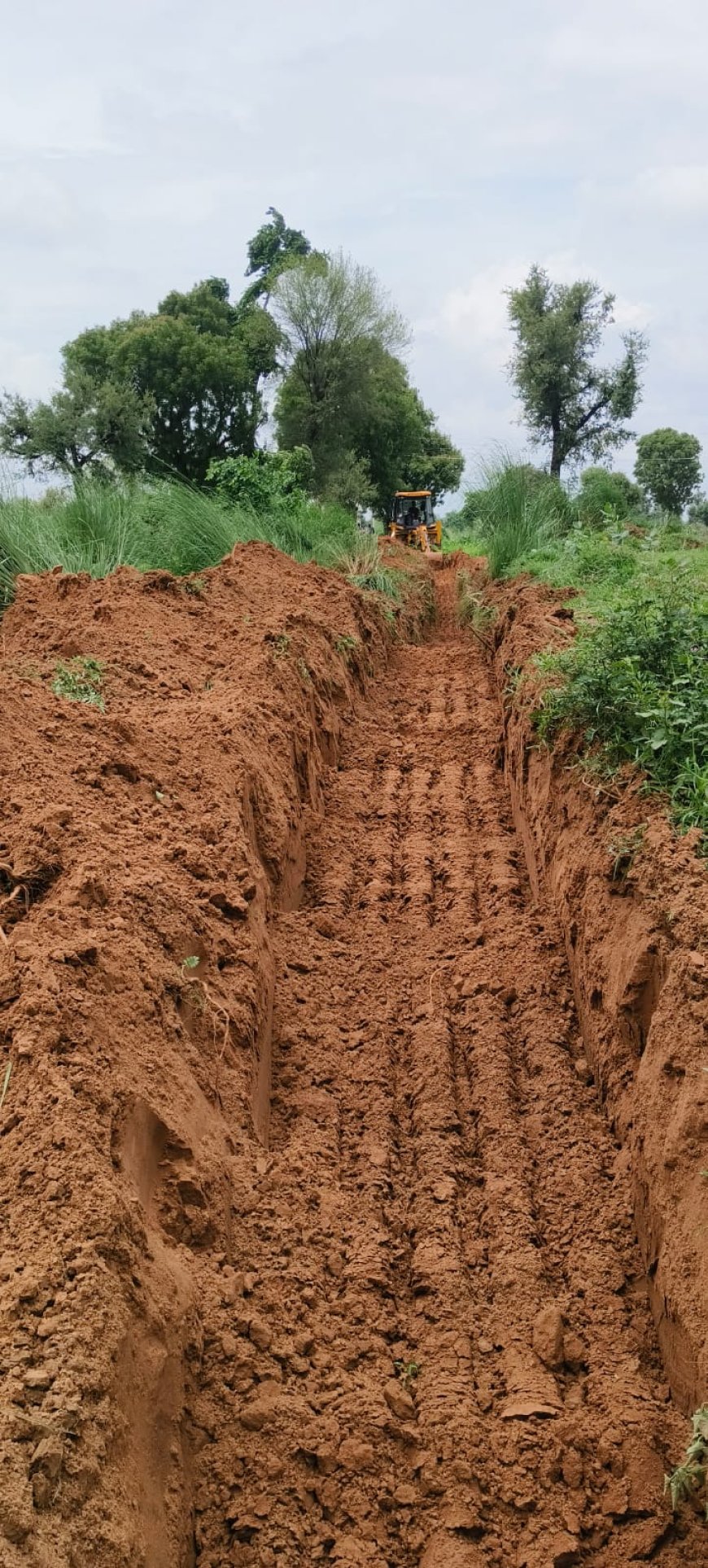 प्रशासन ने 10 बीघा सरकारी जमीन से हटाया अतिक्रमण