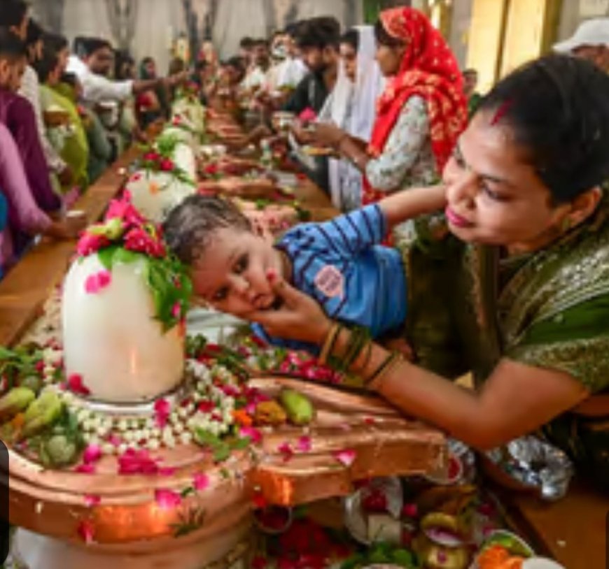सावन का पहला सोमवार आज, शिवालयों में उमड़ी भक्तों की भीड़, चारों तरफ हर हर महादेव की गूंज
