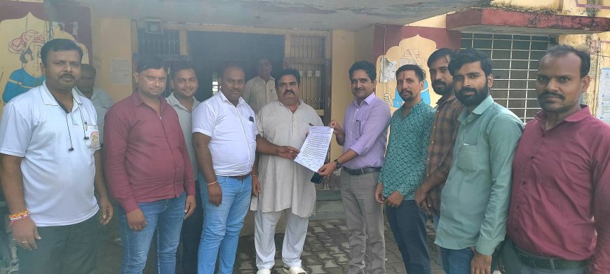 खाटू श्याम नगरी में श्रद्धालुओं के साथ मारपीट के विरोध में श्याम भक्तों ने उपखंड अधिकारी को सौंपा ज्ञापन