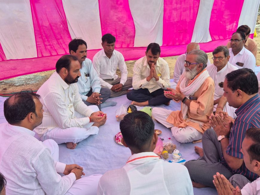 विधायक ने किया विद्यालय के तीन कमरो का शिलान्यास, पढ़ेगा रामगढ़ तो बढ़ेगा रामगढ़