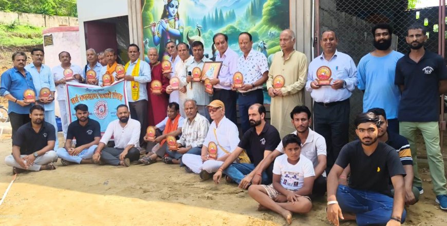 गौ माता उपचार सेवा केंद्र गौशाला को आर्थिक सहयोग एवं एक आटा चक्की भेंट