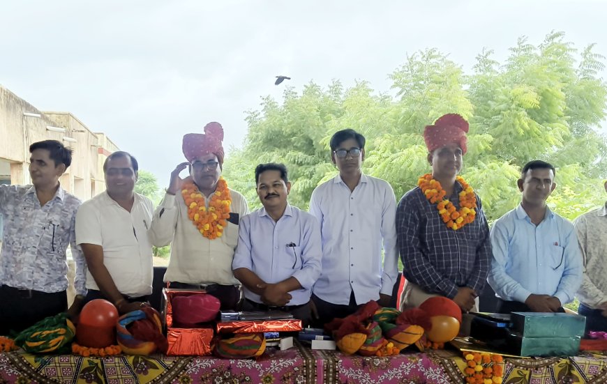 प्रधानाचार्य झालानी को दी अभूतपूर्व विदाई