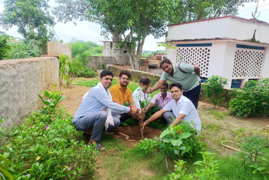 गढ़ीसवाईराम के शिव मंदिर में भक्तों ने लगाए कल्प वृक्ष के पौधे
