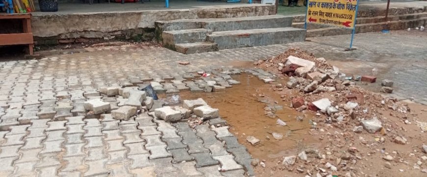 जलदाय विभाग ने टाइल्स उखाड़ गड्ढे खोदे, मरम्मत कराए बिना छोड़ दिए