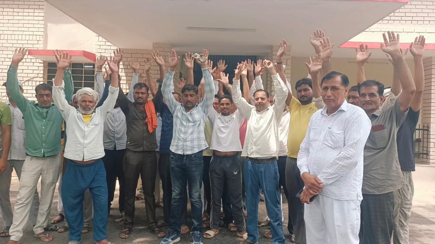 बिजली कटौती से परेशान गुगलकोटा, जोनायचा खुर्द के ग्रामीणों का फूटा गुस्सा, शाहजहांपुर 132 केवी जीएसएस पर दिया धरना