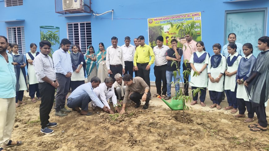 एक पेड़ मां के नाम श्री राम आदर्श विद्यापीठ  विद्यालय में उपखंड अधिकारी ने किया पौधारोपण