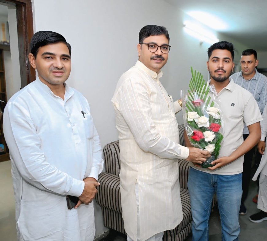 क्षेत्र की समस्याओं को लेकर नेता प्रतिपक्ष से मिले एनएसयूआई के प्रदेश संयुक्त सचिव